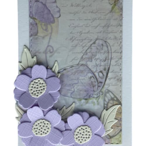 Smukt lille lykønskningskort, med 3 lillae blomster. helt perfekt til fødselsdagen eller bare som en lille hilsen.